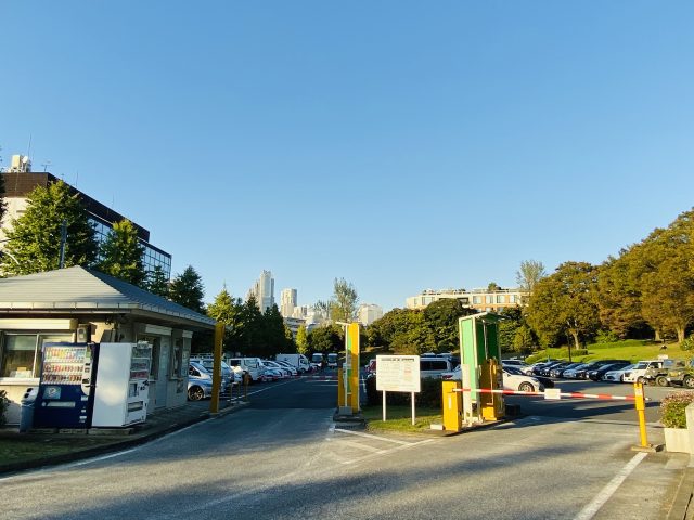 代々木公園駐車場の入口の様子